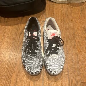 NIKE air sneakers size 8.5